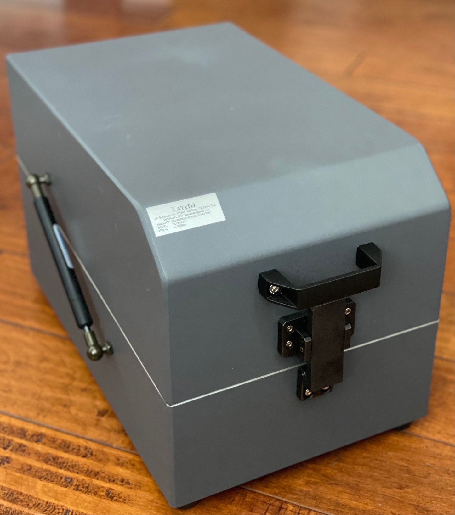 Bench-top Clamshell RF Isolation unit