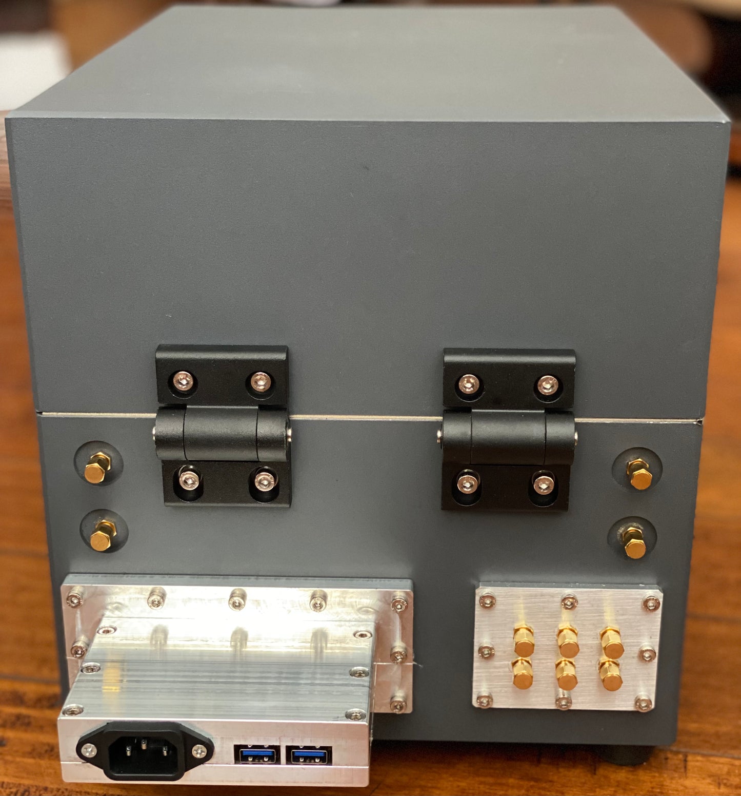 Bench-top Clamshell RF Isolation unit